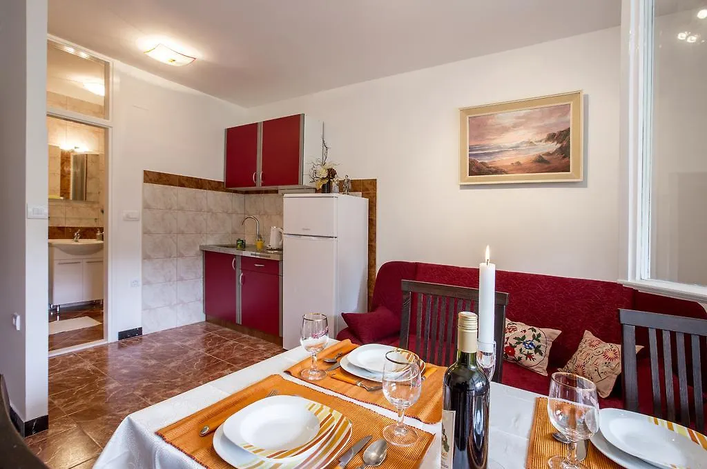 Dante Apartment Split