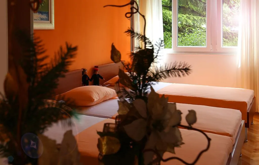 Dante Apartment Split